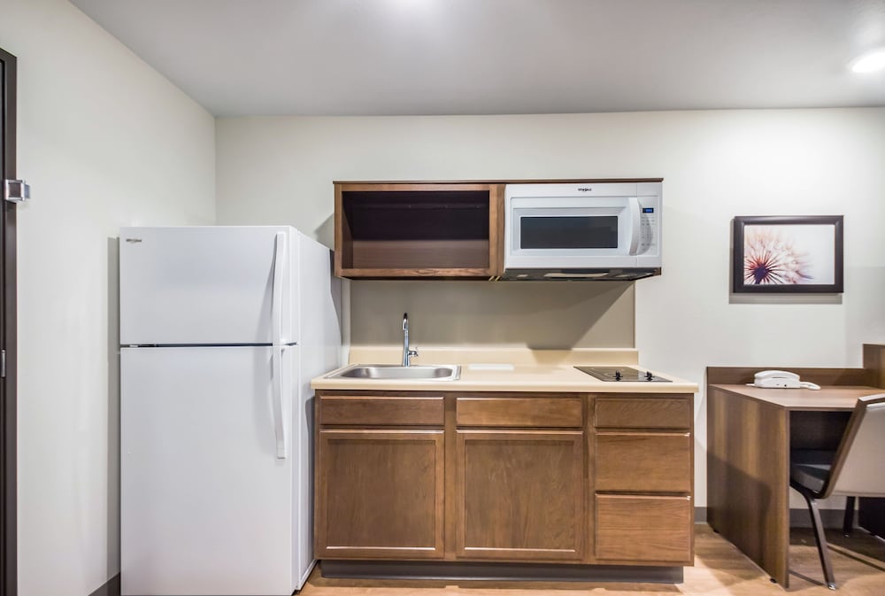 WoodSpring Suites Chicago Addison - photo 14