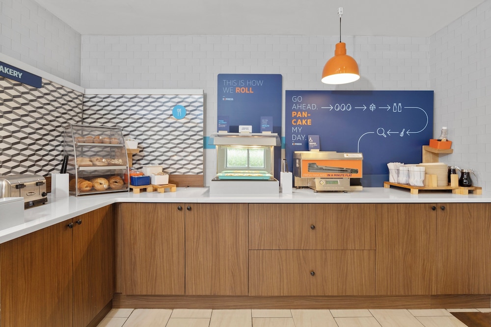 Holiday Inn Express Hotel & Suites West Coxsackie by IHG - photo 41