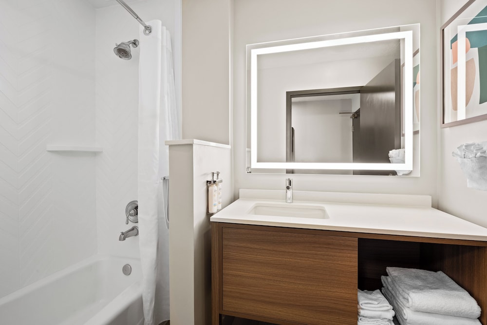 Holiday Inn & Suites Albuquerque Airport by IHG - photo 17