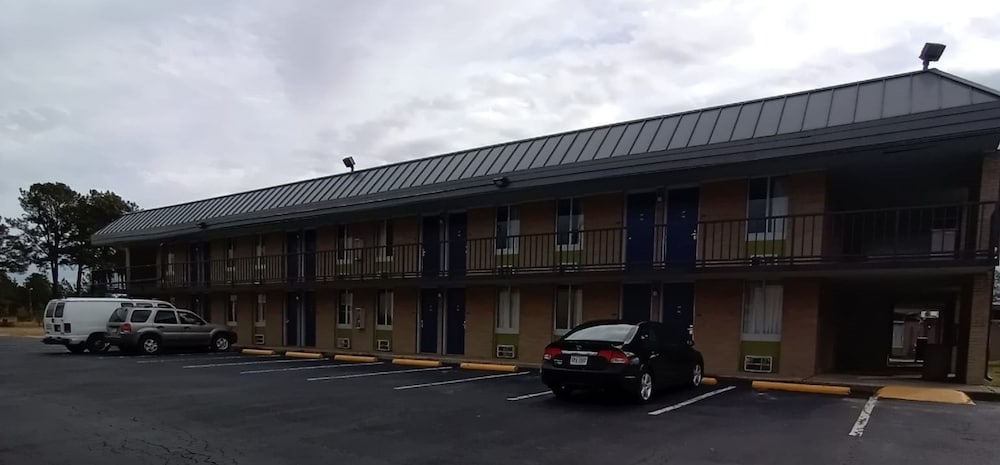 Travelodge by Wyndham Petersburg - featured photo
