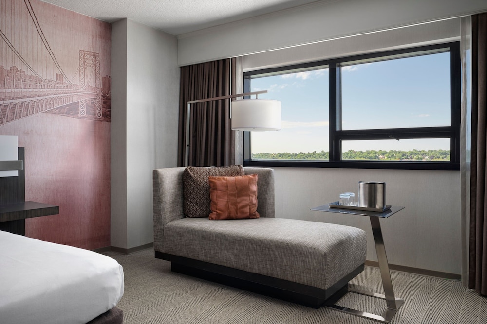 Teaneck Marriott at Glenpointe - photo 7