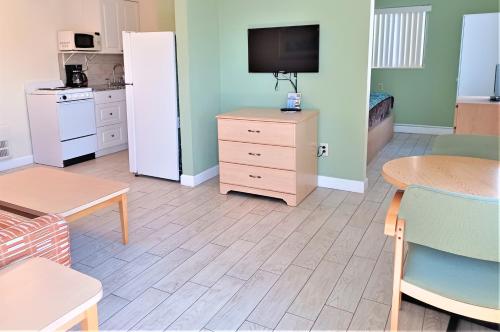 Johns Pass Beach Motel - photo 59