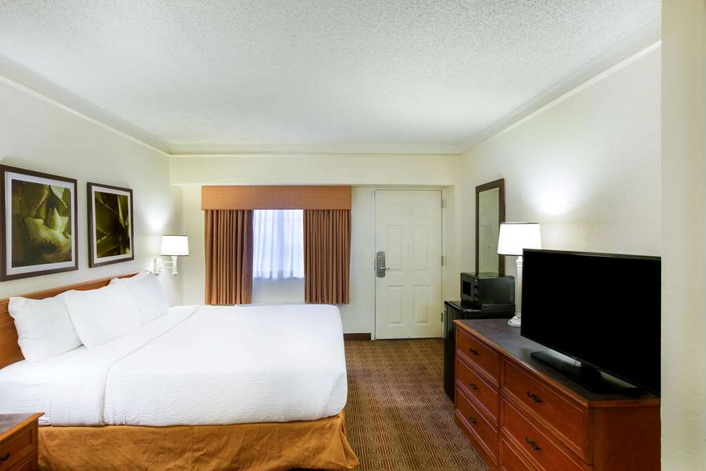 La Quinta Inn by Wyndham Austin Capitol Downtown - photo 20