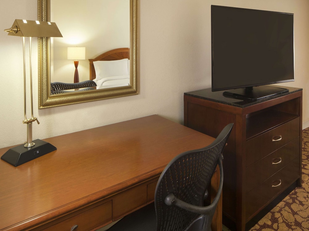Hilton Garden Inn Virginia Beach Town Center - photo 8