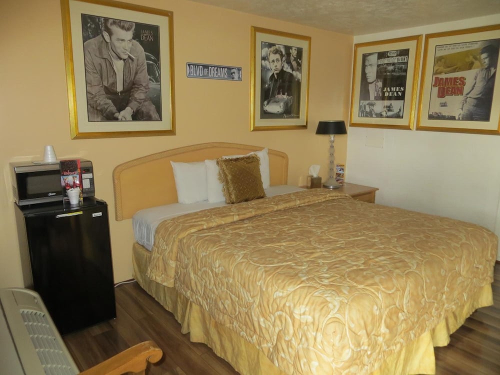 El Trovatore Motel - photo 15