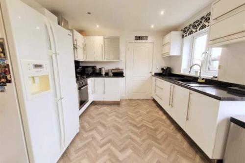 Bike Park Lodge #2 — 4-Star Luxury Hotel in Merthyr Tydfil, United Kingdom