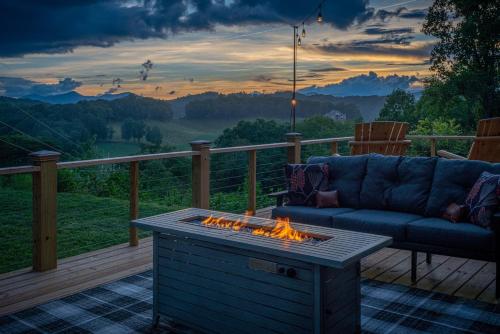 Lux Family Friendly Mountain Home 21426310 — Clyde