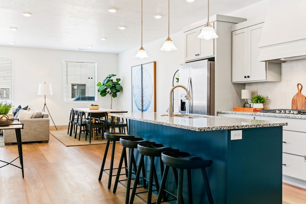 Rock n' Relax at Desert Color townhouse — 4-Star Luxury Hotel in Saint George, United States