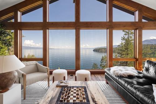 Modern Mountain Lake House — 4-Star Luxury Hotel in Polson, United States
