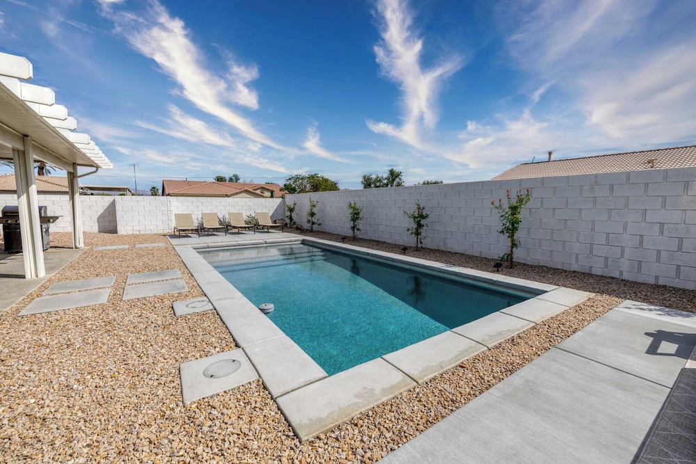Montego by Avantstay Private Yard w Pool & Hot Tub - photo 30