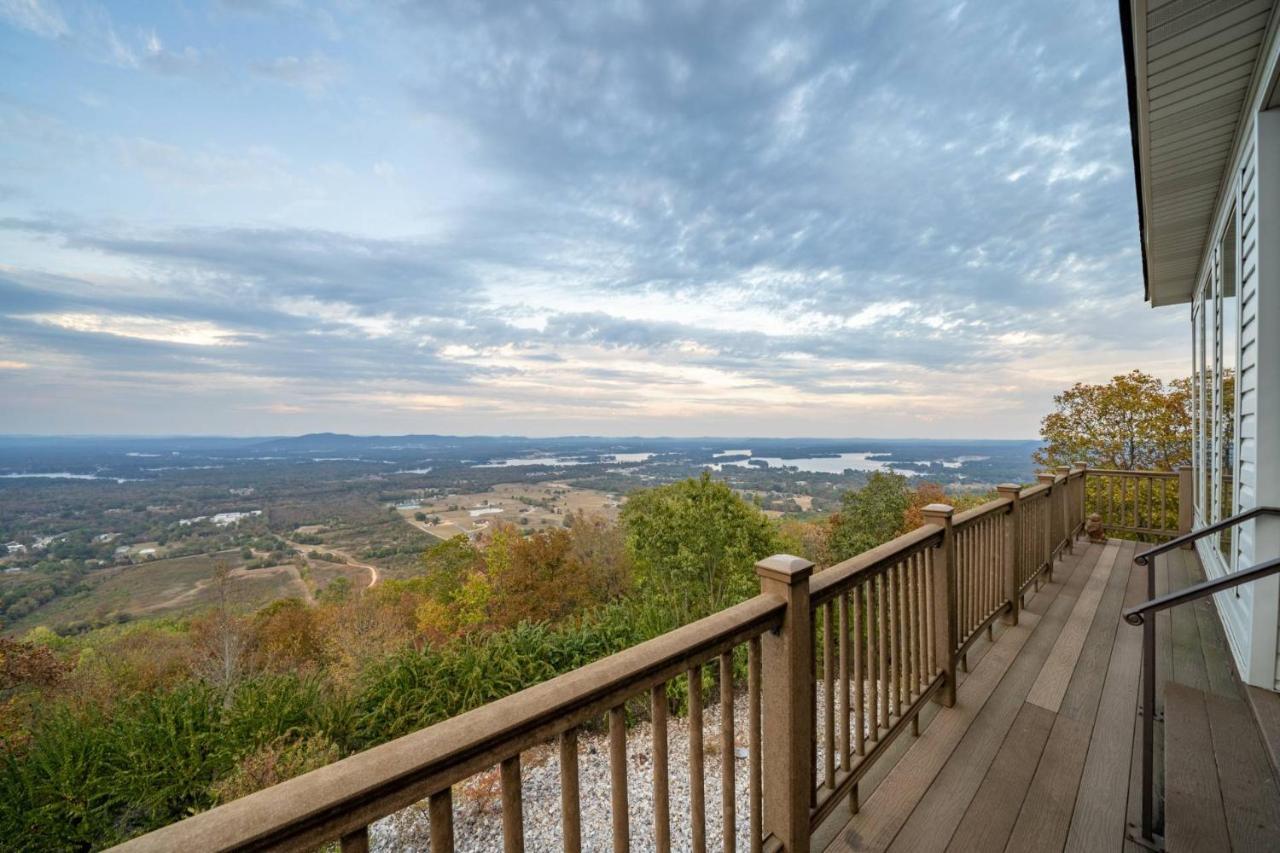 Majestic Mountain Getaway — hotel in Lake Hamilton