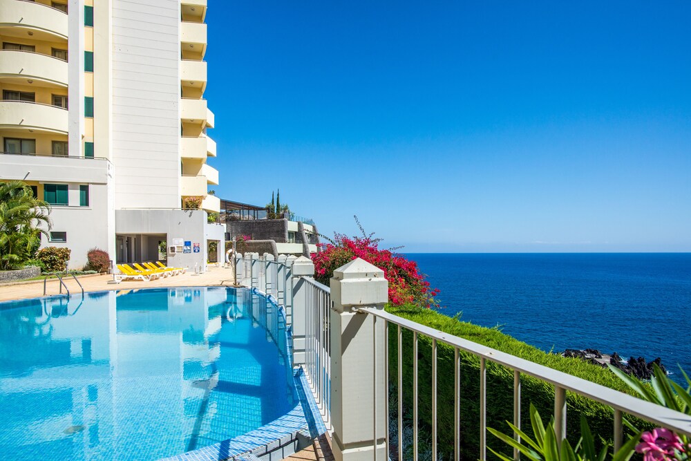 The Cliff Side Apartment — 4-Star Luxury Hotel in Funchal, Portugal
