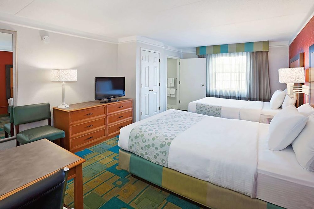 Norwood Inn & Suites Merrillville - photo 12