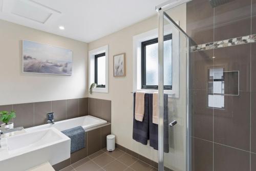 Stunning Luxury Townhome Walk to Beach & Shops — Cowes — photo 5