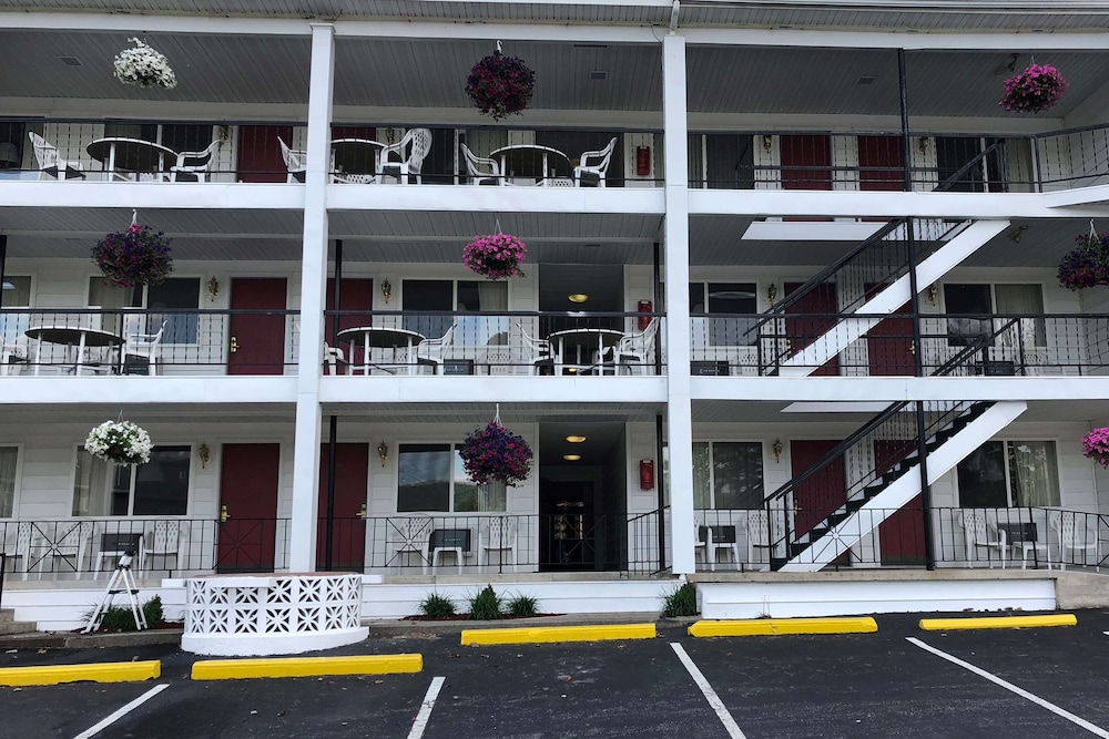 Baymont by Wyndham Lake George - photo 14