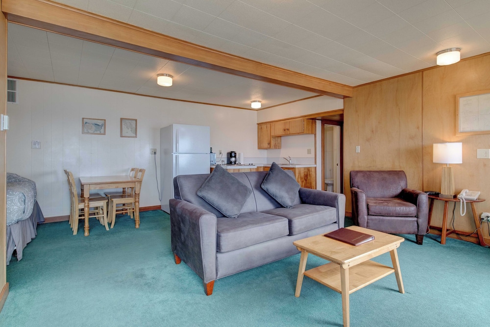 Ester Lee Oceanview Inn - photo 59