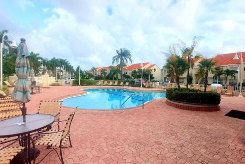 Paradise Sol 2Bd2Ba Condo on Golf Course Near Bch — 4-Star Luxury Hotel in St. Petersburg, United States