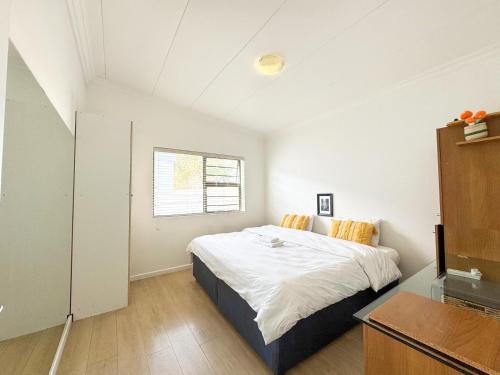 Spacious Shared 3 Bedroom Villa Near Bloubergstrand Beach with Pool & Free Wi Fi