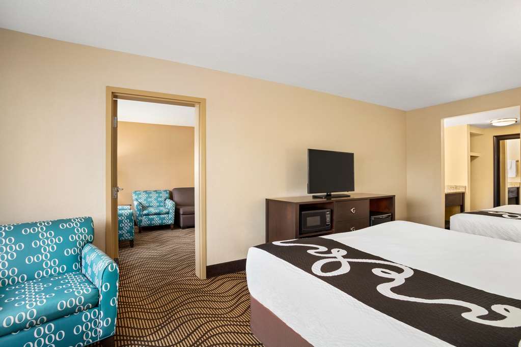 La Quinta Inn & Suites by Wyndham Richmond Midlothian - photo 24