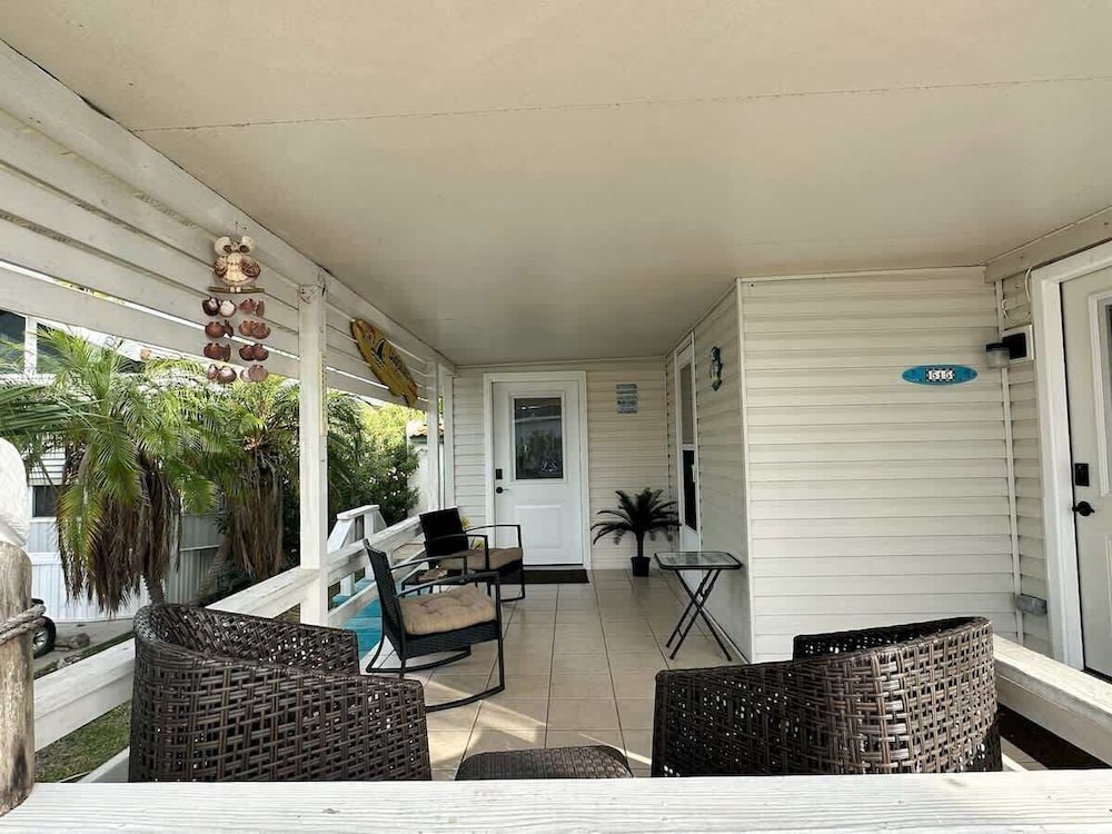 Family friendly Resort Cottage With Private Patio — hotel in Port Isabel