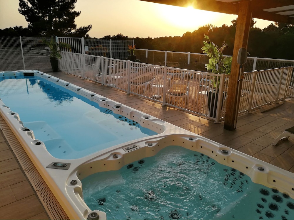 Hotel Restaurant Logis Le Tropicana in Perigueux, France