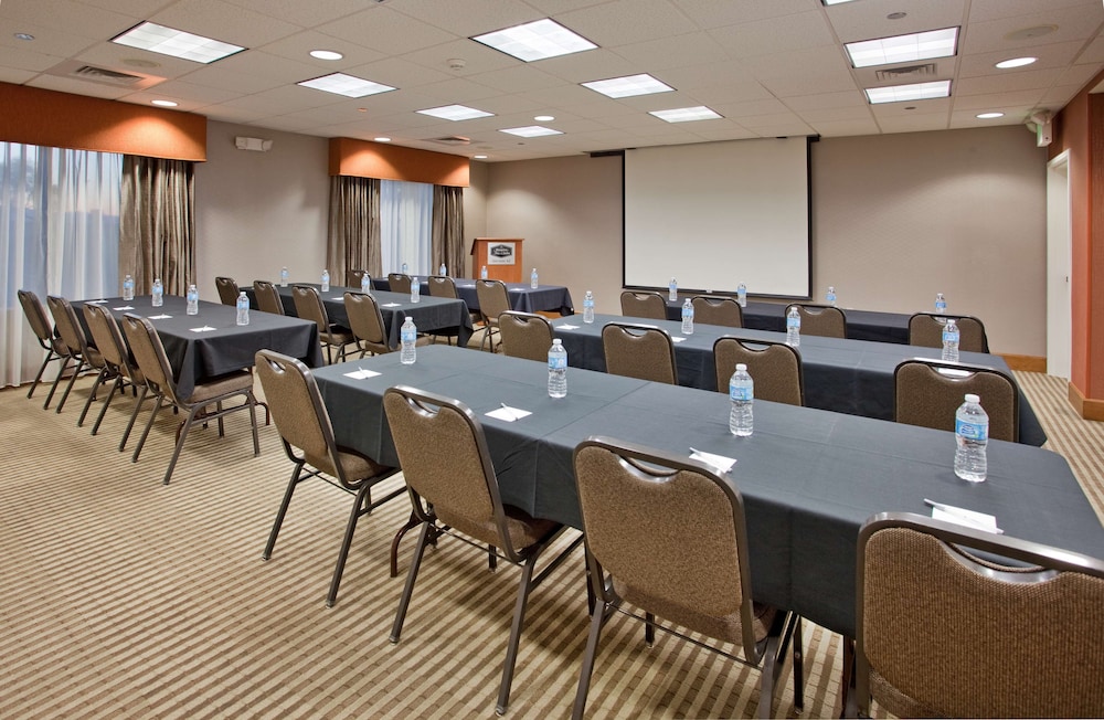 Hampton Inn & Suites Phoenix Glendale Westgate - photo 32