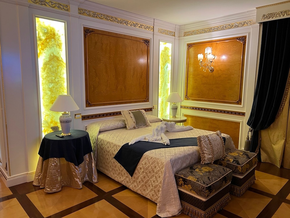 Villa Pigalle — 4-Star Luxury Hotel in Tezze, Italy