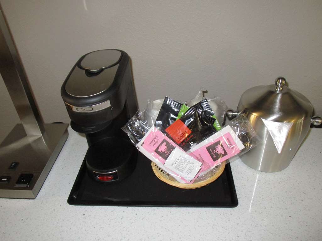 SureStay Plus Hotel by Best Western Point Richmond - photo 13
