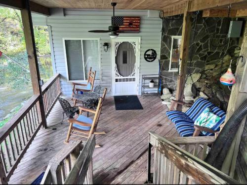 Moonshine Creek Too in Bryson City, United States