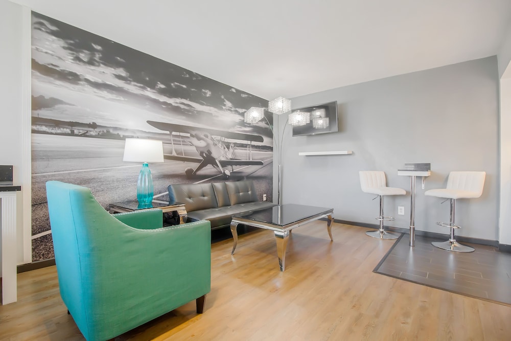 Lions Gate Hotel - photo 29