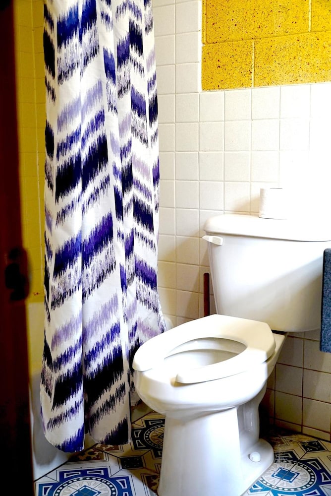 Savannah Inn and Suites - photo 17