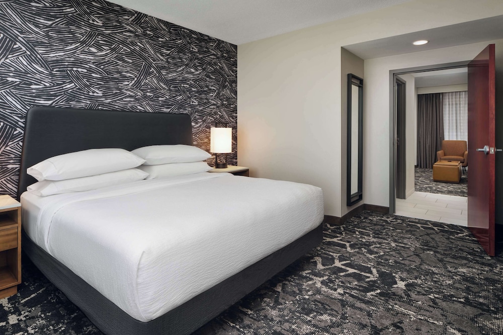 Embassy Suites by Hilton Hampton Convention Center - photo 10