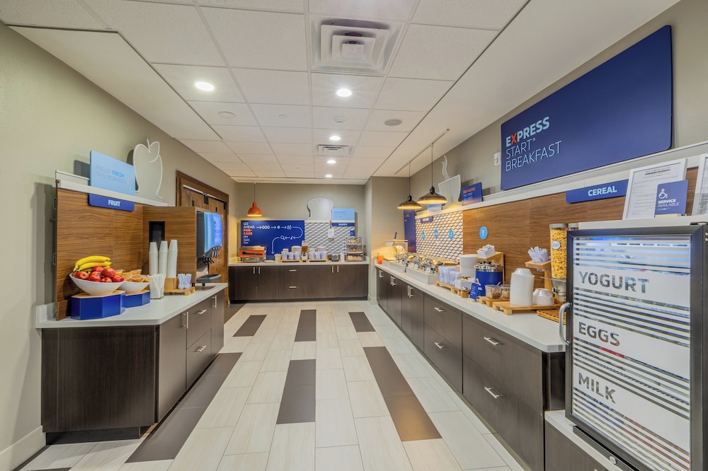 Holiday Inn Express & Suites Lindale Tyler by IHG - photo 27