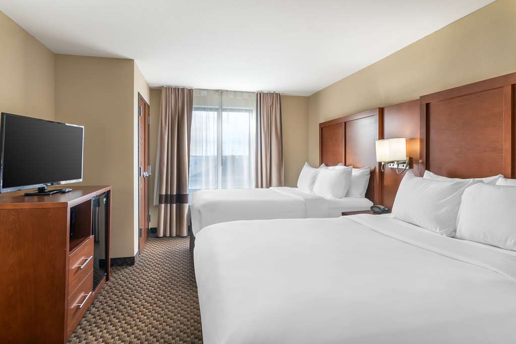 Comfort Suites Manhattan - photo 23