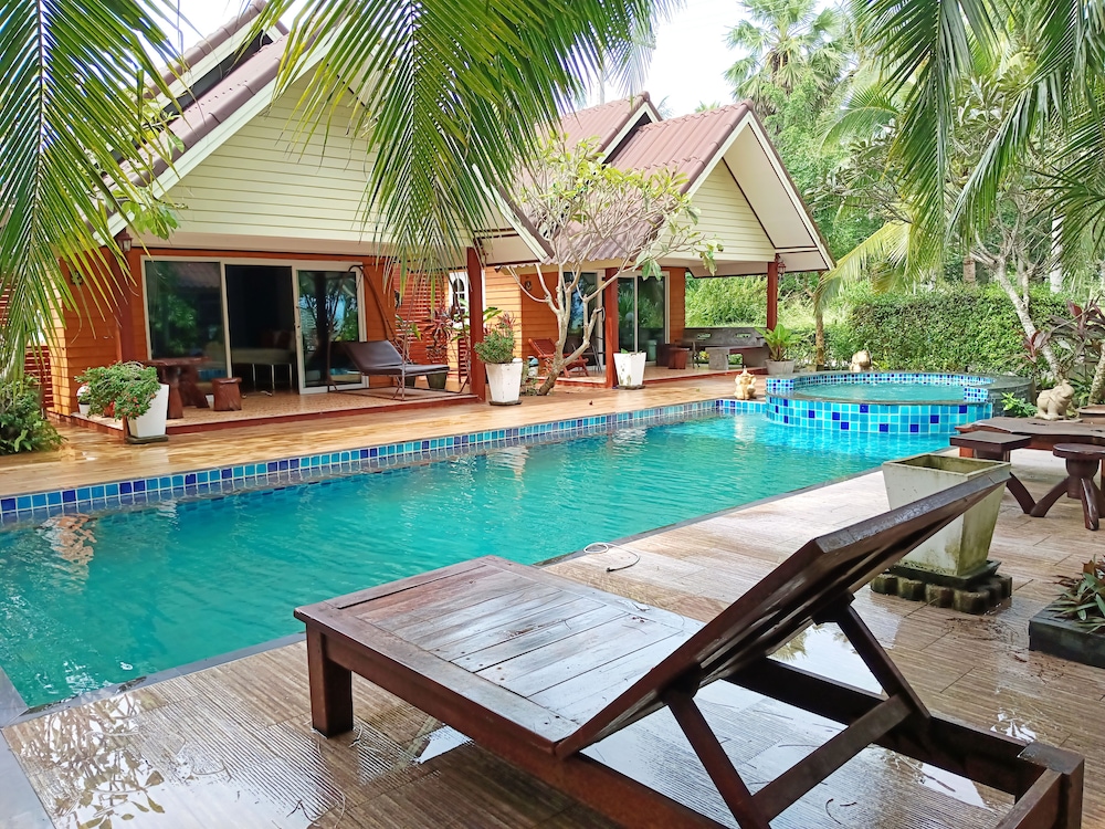 Sunrise Resort — Bang Saphan