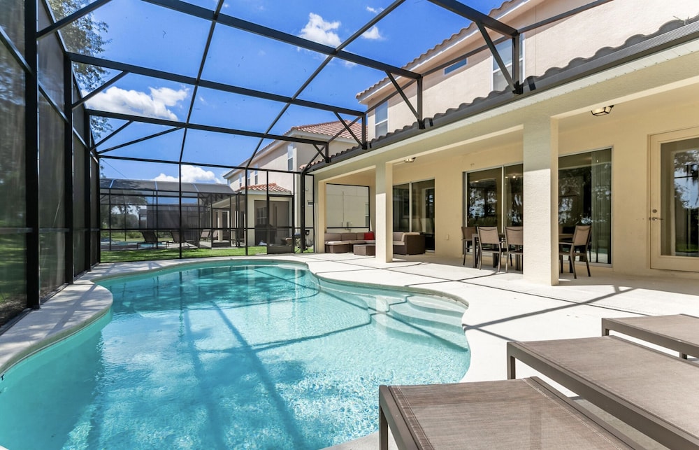 Beautiful 9 bedroom pool home located in the Solterra Resort home - photo 2