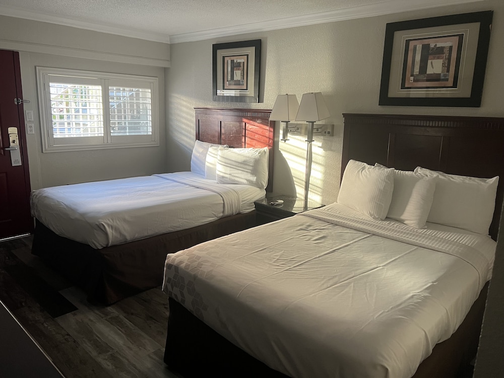 Dream Inn - carbon neutral hotel in Fresno