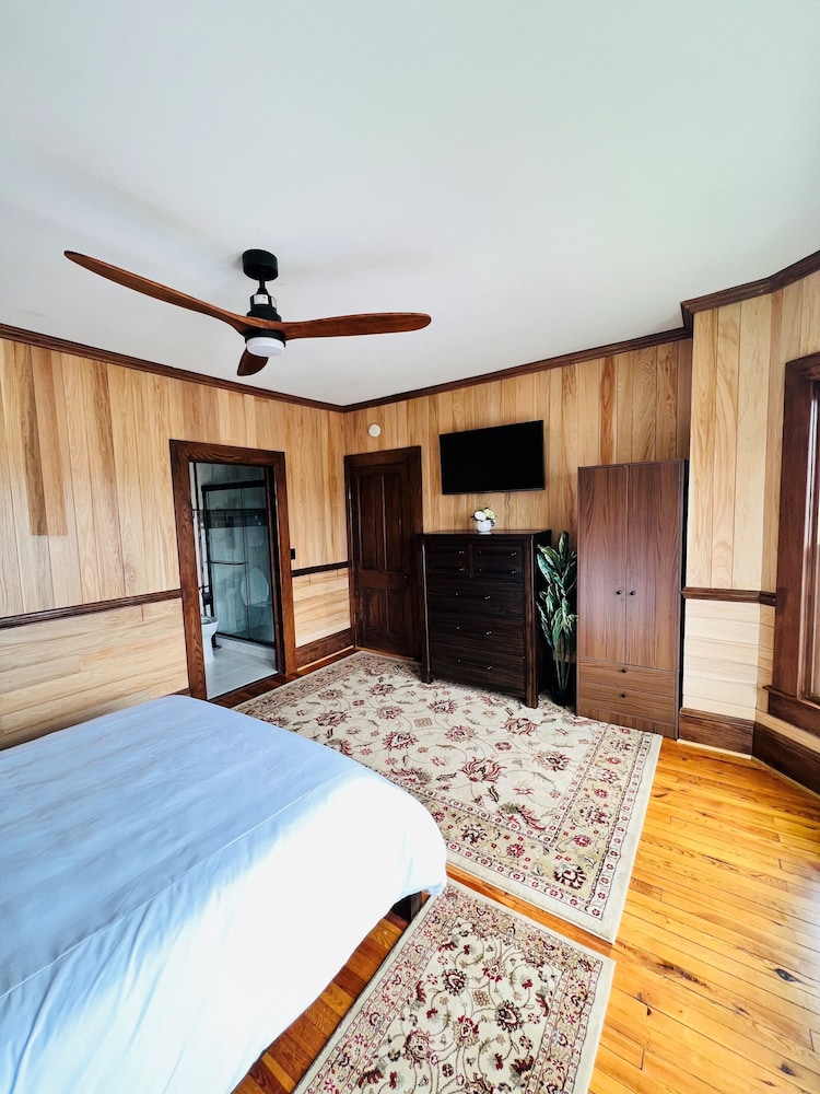 Monterey Inn - photo 24
