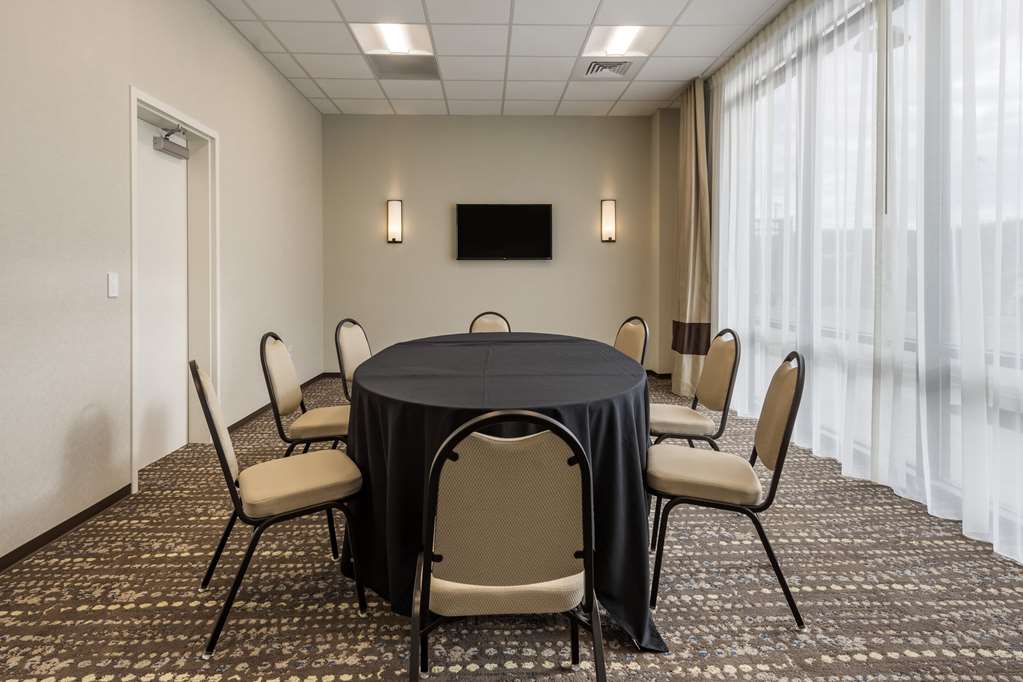 Comfort Inn & Suites Pittsburgh Northshore - photo 25
