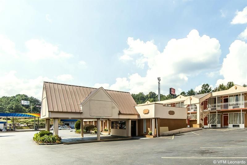Econo Lodge Cleveland - photo 24