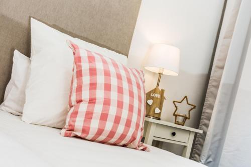 Apartamentos Cornellalux 2 — 4-Star Luxury Hotel in Cornella De Llobregat, Spain