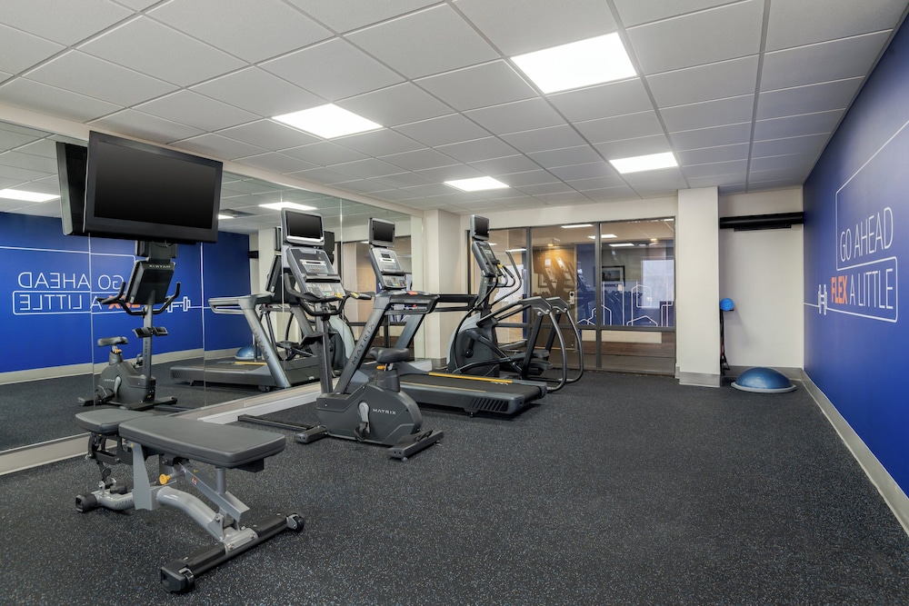 Holiday Inn Express Hotel & Suites Bentonville by IHG - photo 27