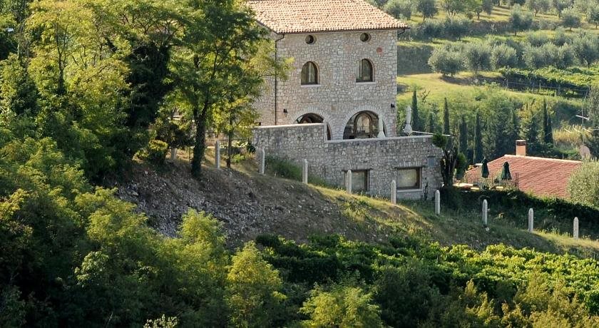 Villa San Giorgio — 4-Star Luxury Hotel in Sant'ambrogio Di Valpollicella, Italy