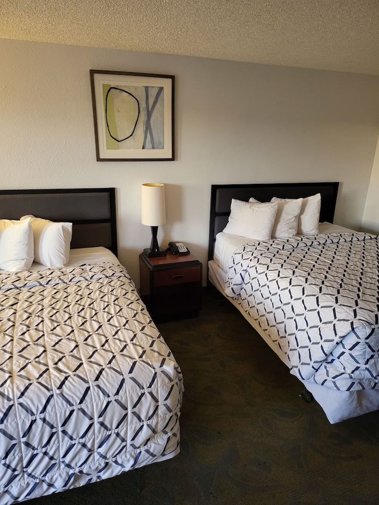 Smokey Point Motor Inn - photo 28