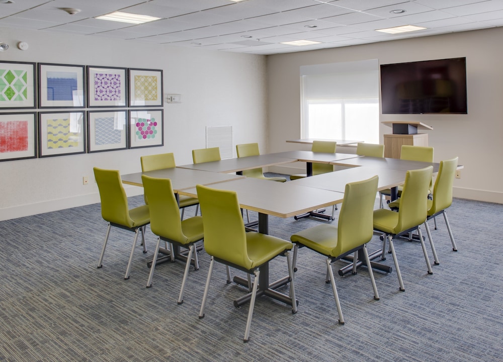 Holiday Inn Express & Suites Chickasha by IHG - photo 24