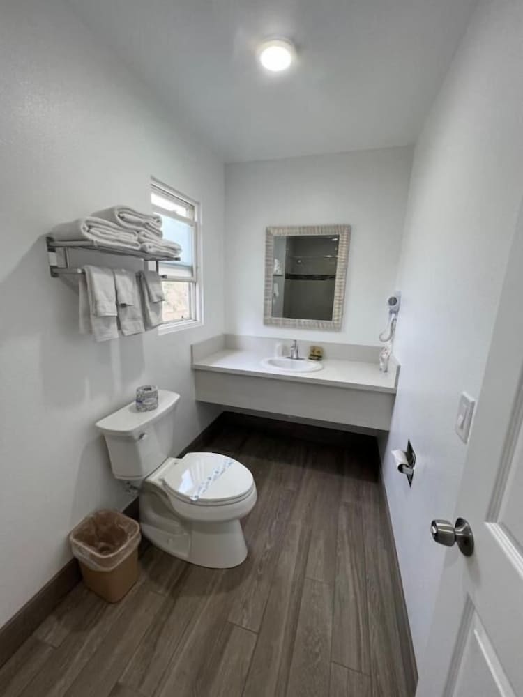 Town and Country Inn - photo 9