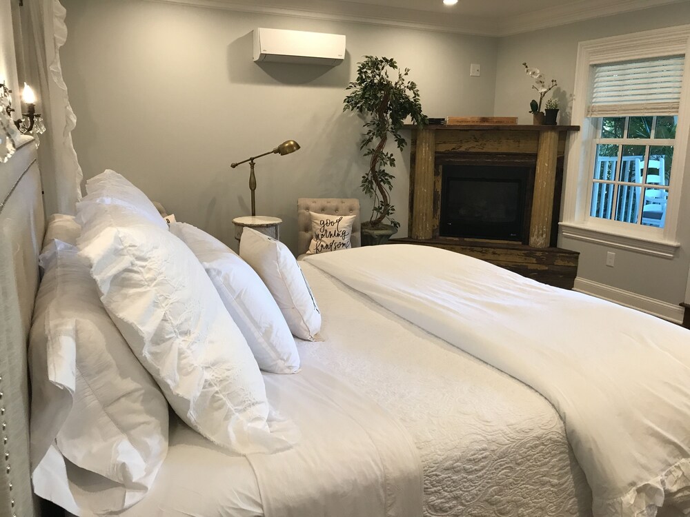 Chateau Rooms - photo 10