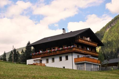 Ferienwohnungen Niederarnigerhof Familie Bauernfeind — hotel in Kals Am Grossglockner