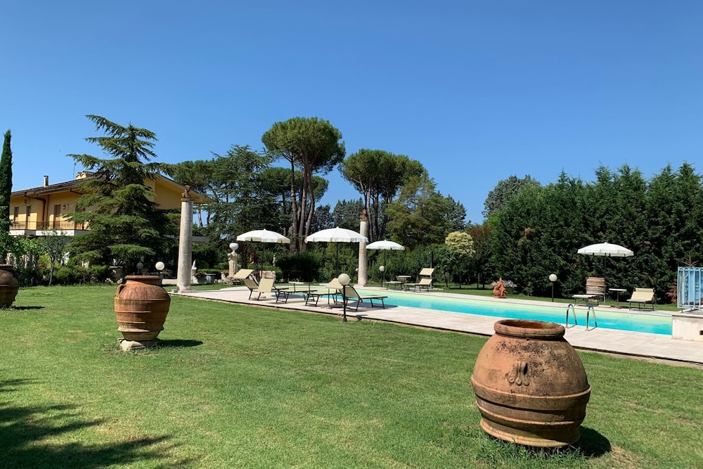 Villa Quattro Mori — 4-Star Luxury Hotel in Arezzo, Italy