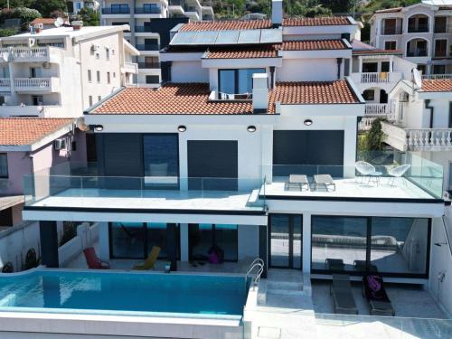 Sea Cliff Villa — Bar — photo 3
